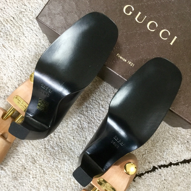 Gucci(グッチ)の新品未使用!グッチ ゴールドGマークメタル パンプス 23㎝ レディースの靴/シューズ(ハイヒール/パンプス)の商品写真