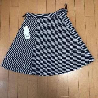 ユニクロ(UNIQLO)の(新品タグ付き)ユニクロフレアスカートL★gu,gap，イング(ひざ丈スカート)