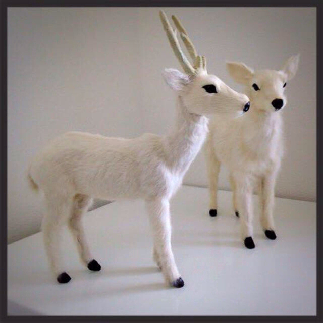 Francfranc(フランフラン)のおしゃれ♡ホワイト鹿２体セット エンタメ/ホビーのおもちゃ/ぬいぐるみ(ぬいぐるみ)の商品写真