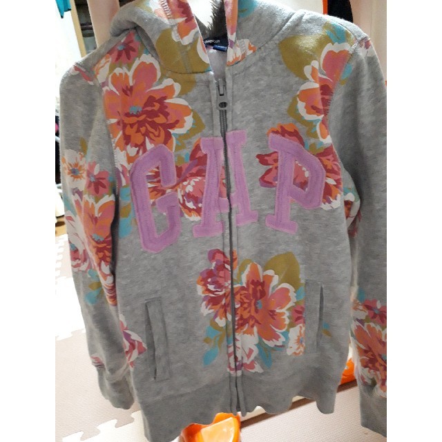 GAP Kids(ギャップキッズ)のGAPのパーカー キッズ/ベビー/マタニティのキッズ服女の子用(90cm~)(ジャケット/上着)の商品写真