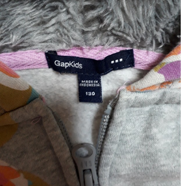 GAP Kids(ギャップキッズ)のGAPのパーカー キッズ/ベビー/マタニティのキッズ服女の子用(90cm~)(ジャケット/上着)の商品写真