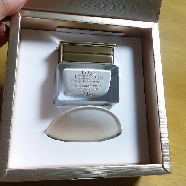 Christian Dior(クリスチャンディオール)のDior プレステージ LIGHT IN WHITEクリーム15ml コスメ/美容のスキンケア/基礎化粧品(フェイスクリーム)の商品写真