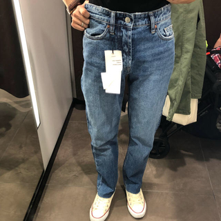 ザラ(ZARA)のZARA新作♡新品タグ付 32 ストレートレッグデニムパンツ(デニム/ジーンズ)