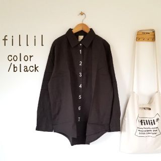 メルロー(merlot)の秋冬新作＊ フィリル 数字刺繍のシャツ ブラック(シャツ/ブラウス(長袖/七分))