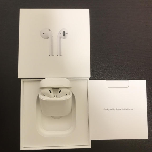 Apple(アップル)のApple Airpods スマホ/家電/カメラのオーディオ機器(ヘッドフォン/イヤフォン)の商品写真