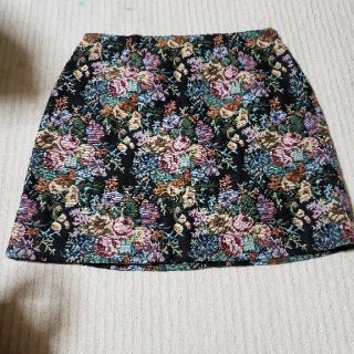 ジーユー(GU)の【美品】GU 花柄スカート(ミニスカート)