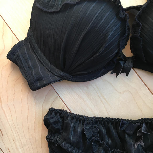 新品 ブラジャー ショーツ セット 黒 レディースの下着/アンダーウェア(ブラ&ショーツセット)の商品写真
