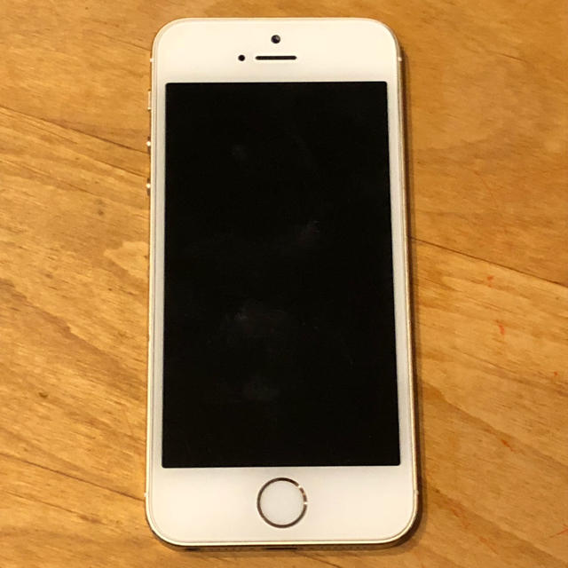 iPhone(アイフォーン)のiphone5s docomo 32gb gold スマホ/家電/カメラのスマートフォン/携帯電話(スマートフォン本体)の商品写真