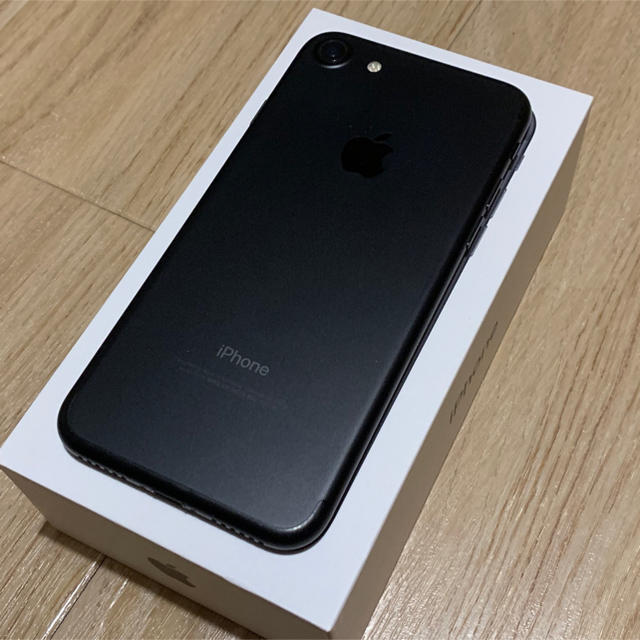 Apple(アップル)の【極美品！付属品未使用】 iPhone 7 Black 32GB Apple購入 スマホ/家電/カメラのスマートフォン/携帯電話(スマートフォン本体)の商品写真