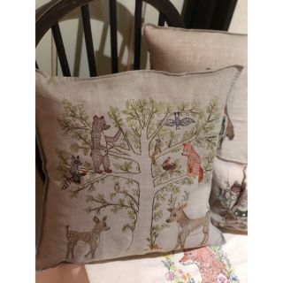 アッシュペーフランス(H.P.FRANCE)のcoral＆tusk  woodland living tree  ウッドランド(クッション)