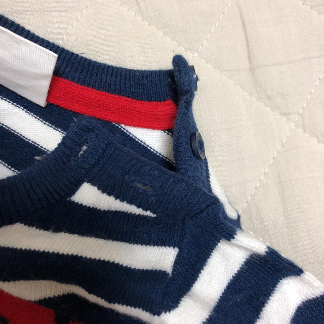 H&M(エイチアンドエム)のボーダーニット キッズ/ベビー/マタニティのベビー服(~85cm)(ニット/セーター)の商品写真