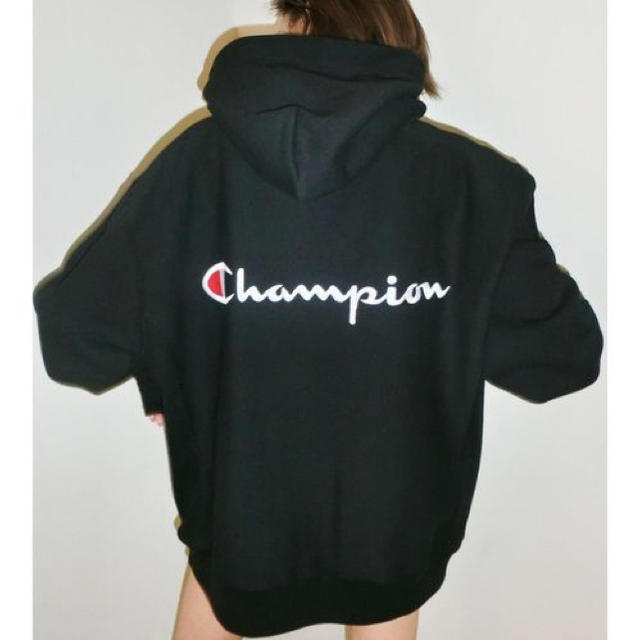 EMODA×Champion スナップフーディ ♪