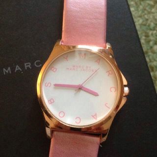 マークバイマークジェイコブス(MARC BY MARC JACOBS)の美品ピンク マーク腕時計(腕時計)