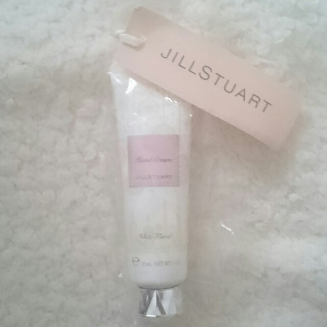 JILL STUART(ｼﾞﾙｽﾁｭｱｰﾄ) ﾊﾝﾄﾞｸﾘｰﾑ コスメ/美容のボディケア(ハンドクリーム)の商品写真