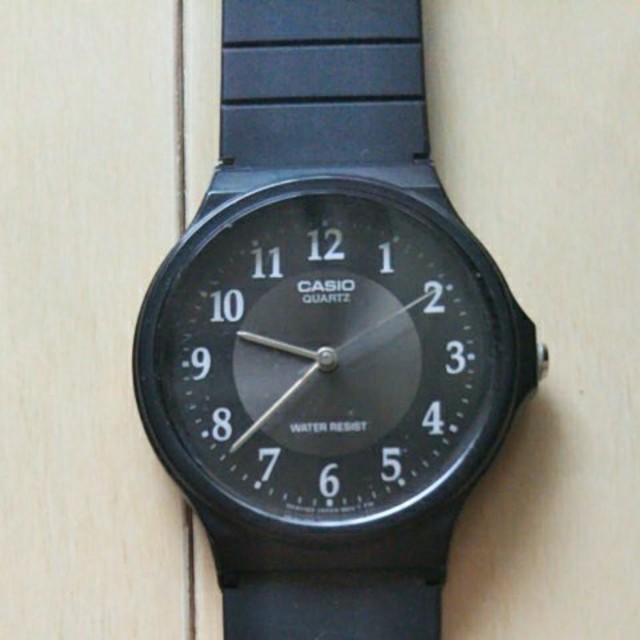 CASIO(カシオ)の美品　CASIO　カシオ　チープカシオ　チプカシ　腕時計　文字盤ブラック　送料込 メンズの時計(腕時計(アナログ))の商品写真