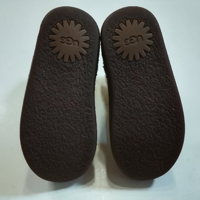 UGG(アグ)のアグ　ブーツ　16　キッズ キッズ/ベビー/マタニティのキッズ靴/シューズ(15cm~)(ブーツ)の商品写真