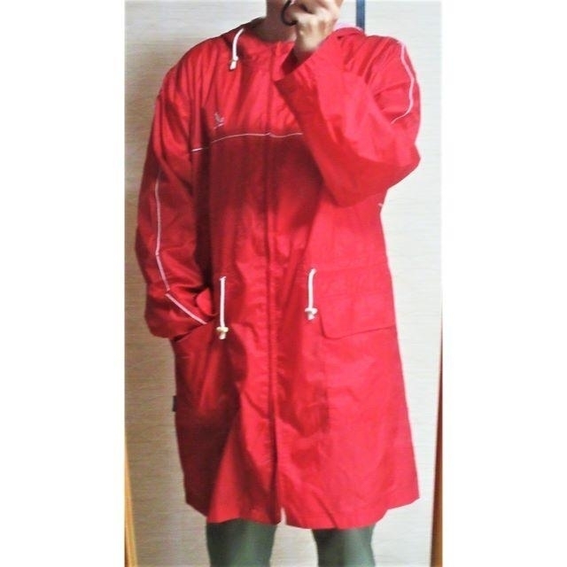 KANGOL(カンゴール)のM-Lサイズ　ベンチコート　レインコート　レディース　メンズ赤色 レディースのジャケット/アウター(その他)の商品写真