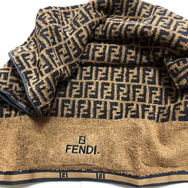 FENDI(フェンディ)のFENDI バスタオル他三点 インテリア/住まい/日用品の日用品/生活雑貨/旅行(タオル/バス用品)の商品写真