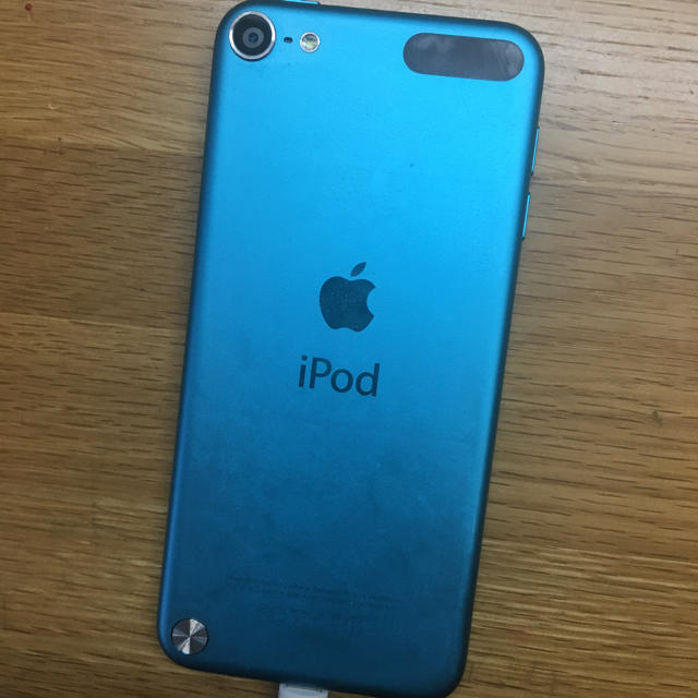 Apple(アップル)のiPod touch 5 A1421 画面 ヒビ 割れ ジャンク品 スマホ/家電/カメラのオーディオ機器(ポータブルプレーヤー)の商品写真