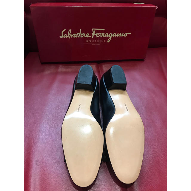 Salvatore Ferragamo(サルヴァトーレフェラガモ)の送料無料♡サルヴァトーレフェラガモ♡リボンパンプス♡ レディースの靴/シューズ(ハイヒール/パンプス)の商品写真