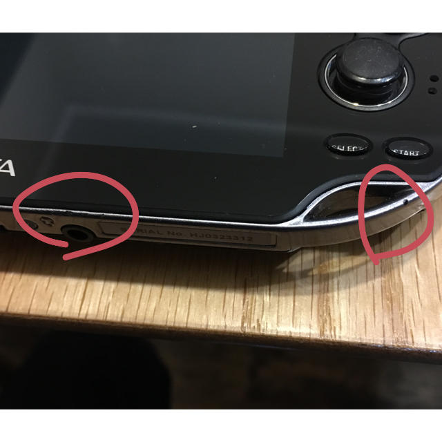 【美品】PSVita一式 ＋8GBメモリ＋おまけソフト