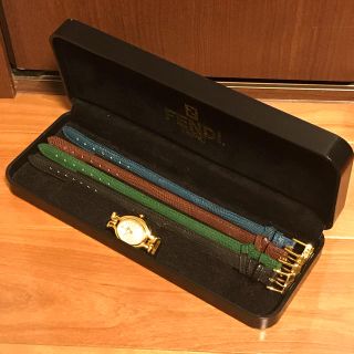 FENDI(腕時計 ・ ブルー・ネイビー/青色系)のフリマアイテム一覧 FENDI(腕時計 ・ ブルー・ネイビー/青色系)のフリマアイテム一覧