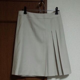 オフホワイト 台形スカート(ひざ丈スカート)