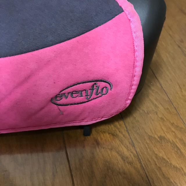 evenflo(イーブンフロー)のevenflo ジュニアシート キッズ/ベビー/マタニティの外出/移動用品(自動車用チャイルドシート本体)の商品写真