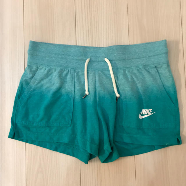 NIKE(ナイキ)のナイキ ショートパンツ レディースのパンツ(ショートパンツ)の商品写真