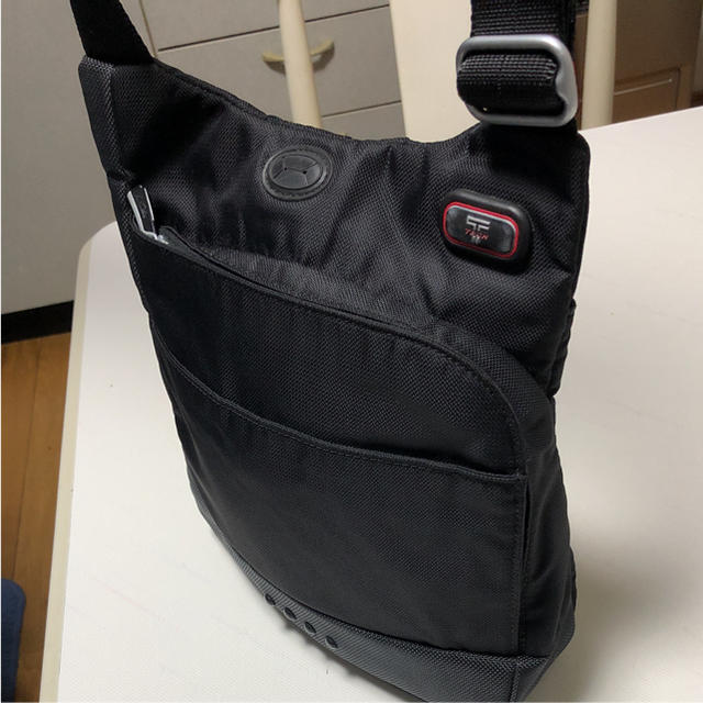 TUMI(トゥミ)のTUMI  のショルダーバッグ 紳士用 メンズのバッグ(ショルダーバッグ)の商品写真