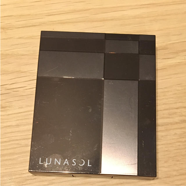 LUNASOL(ルナソル)のルナソル ペタルピュアアイズ 02 コスメ/美容のベースメイク/化粧品(アイシャドウ)の商品写真