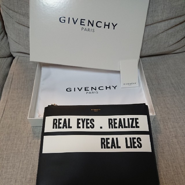 新品 確実本物 定価10万 GIVENCHY クラッチバック  ジバンシー