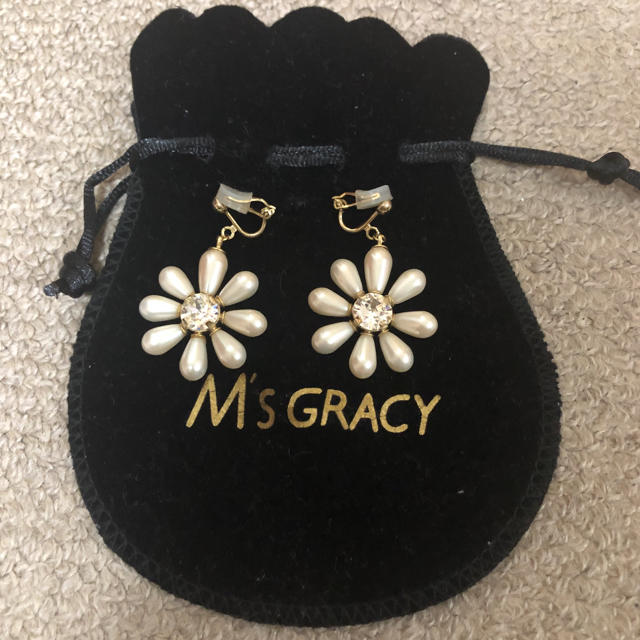 M'S GRACY(エムズグレイシー)のM’S GRACY フラワーイヤリング レディースのアクセサリー(イヤリング)の商品写真