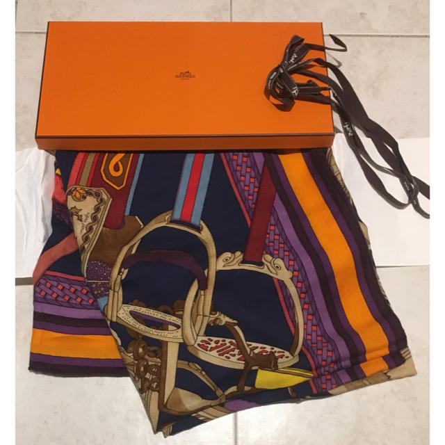 Hermes(エルメス)のエルメス スカーフ カシミア シルク 美品 140サイズ ネイビー&パープル レディースのファッション小物(バンダナ/スカーフ)の商品写真