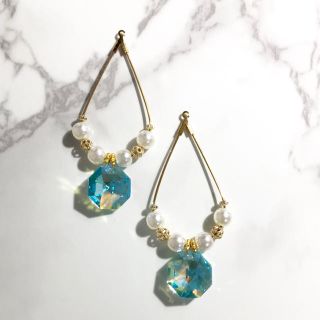 スワロフスキー(SWAROVSKI)の【Swarovski 】アンティークグリーンAB×フープ✴︎ピアス&イヤリング(ピアス)