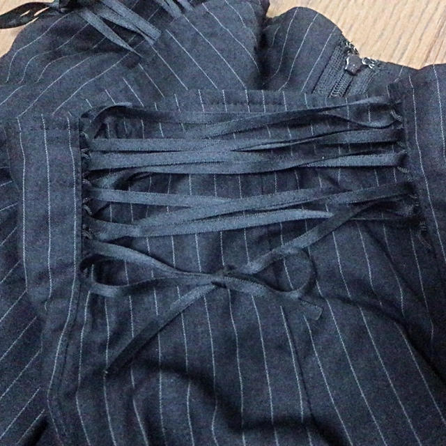 BLACK PEACE NOW(ブラックピースナウ)の黒色編み上げリボン ミニスカート レディースのスカート(ミニスカート)の商品写真