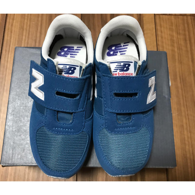 New Balance(ニューバランス)のニューバランス キッズ スニーカー ブルー 16.5㎝  新品未使用 キッズ/ベビー/マタニティのキッズ靴/シューズ(15cm~)(スニーカー)の商品写真