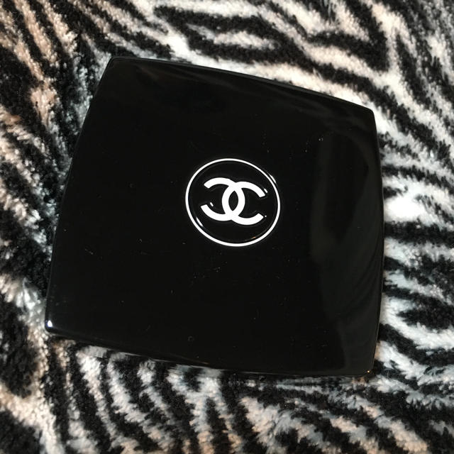 CHANEL(シャネル)のCHANEL♡IRREELLE OMBRE 28 コスメ/美容のベースメイク/化粧品(アイシャドウ)の商品写真