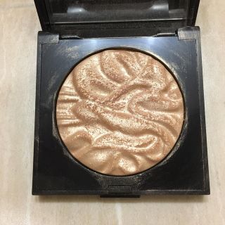 ローラメルシエ(laura mercier)のローラメルシエ フェイスイルミネーター アディクション(フェイスカラー)