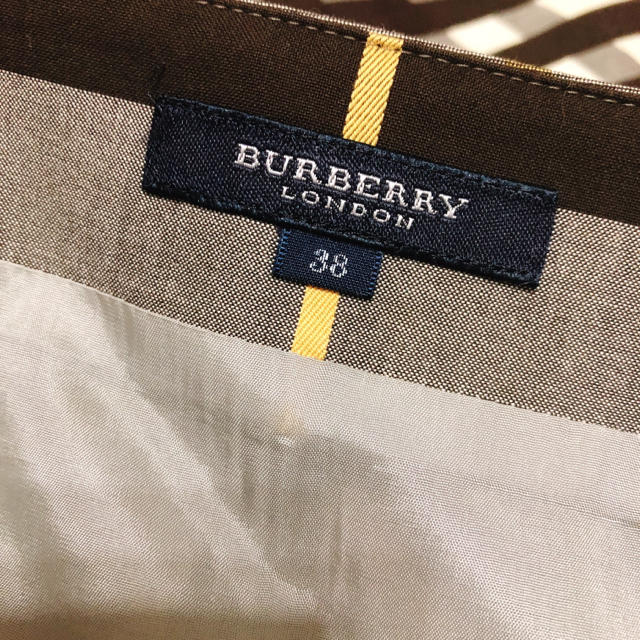 BURBERRY(バーバリー)の値下げしました/BURBERRY LONDON グレーチェックスカート レディースのスカート(ひざ丈スカート)の商品写真