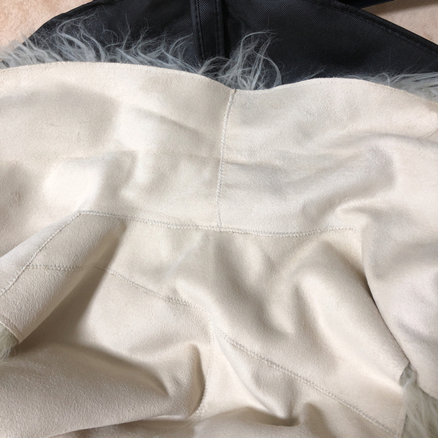 DIESEL(ディーゼル)のDIESEL ロングファーベスト XS こじはる着用 レディースのジャケット/アウター(毛皮/ファーコート)の商品写真
