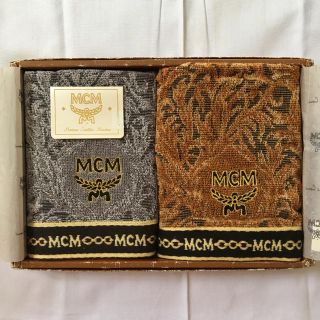 エムシーエム(MCM)のMCM★タオル★新品★未使用★美品★2枚セット★ゴールド★刺繍★(タオル/バス用品)