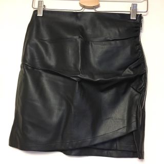 ザラ(ZARA)のZARA フェイクレザースカート 黒  (ミニスカート)