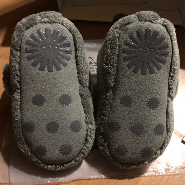 UGG(アグ)のUGG®️ ベビーシューズ キッズ/ベビー/マタニティのベビー靴/シューズ(~14cm)(スニーカー)の商品写真