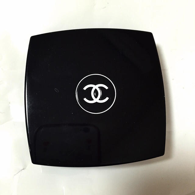 CHANEL(シャネル)のプードゥル ルミエール グラッセ コスメ/美容のベースメイク/化粧品(その他)の商品写真