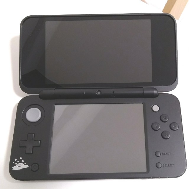 任天堂(ニンテンドウ)のニンテンドー　New NINTENDO 2DS LL　はぐれメタルエディション エンタメ/ホビーのゲームソフト/ゲーム機本体(携帯用ゲーム機本体)の商品写真