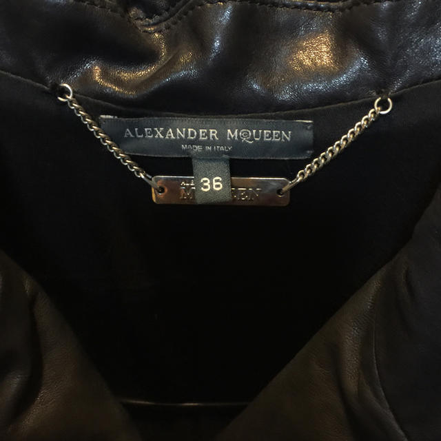 Alexander McQueen(アレキサンダーマックイーン)のアレキサンダーマックイーン レザージャケット レディースのジャケット/アウター(ライダースジャケット)の商品写真