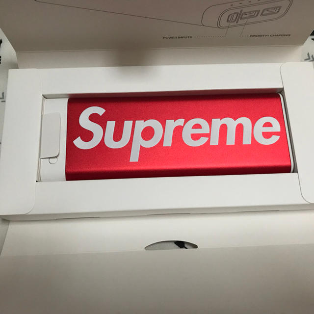 Supreme(シュプリーム)のsupreme モバイルチャージャー スマホ/家電/カメラのスマートフォン/携帯電話(バッテリー/充電器)の商品写真