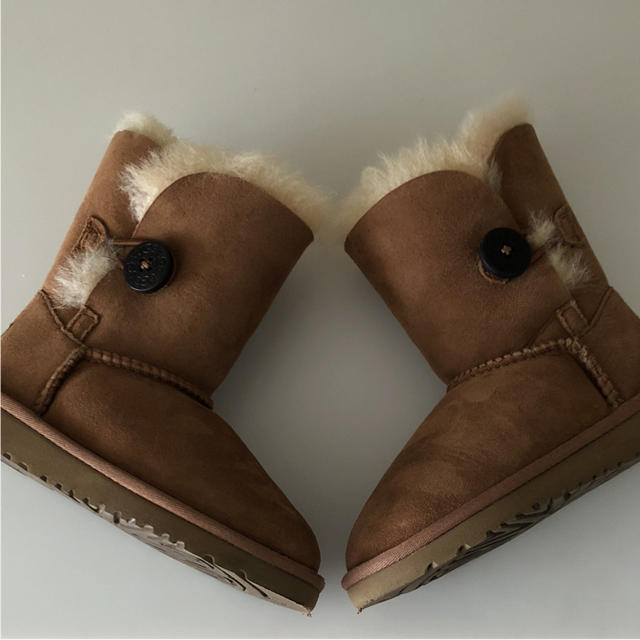 UGG(アグ)のUGGブーツ キッズ/ベビー/マタニティのベビー靴/シューズ(~14cm)(ブーツ)の商品写真