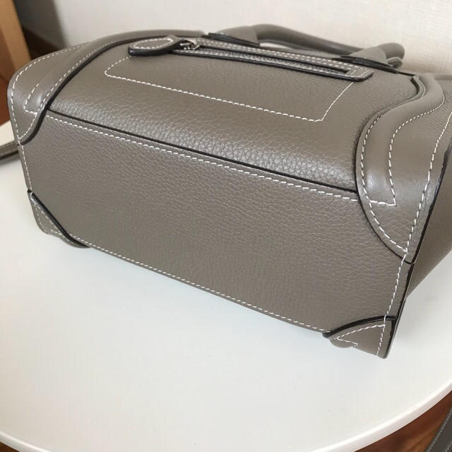 celine(セリーヌ)の美品！人気完売品 正規品 セリーヌ ラゲージ ナノ スリ CELINE バッグ レディースのバッグ(ショルダーバッグ)の商品写真